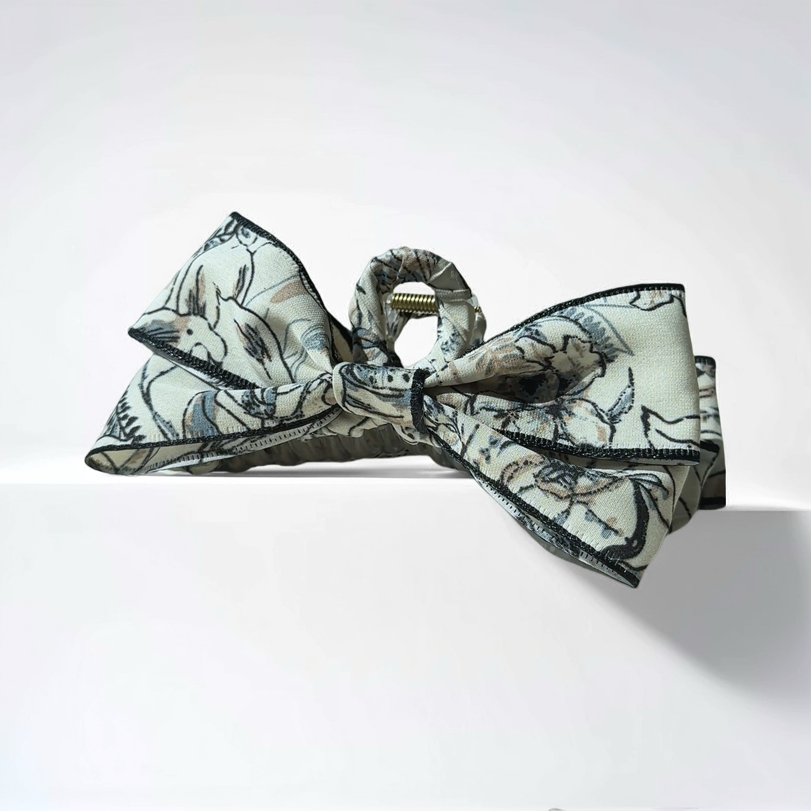 Elegant hair clip with bow in the style of traditional ink painting