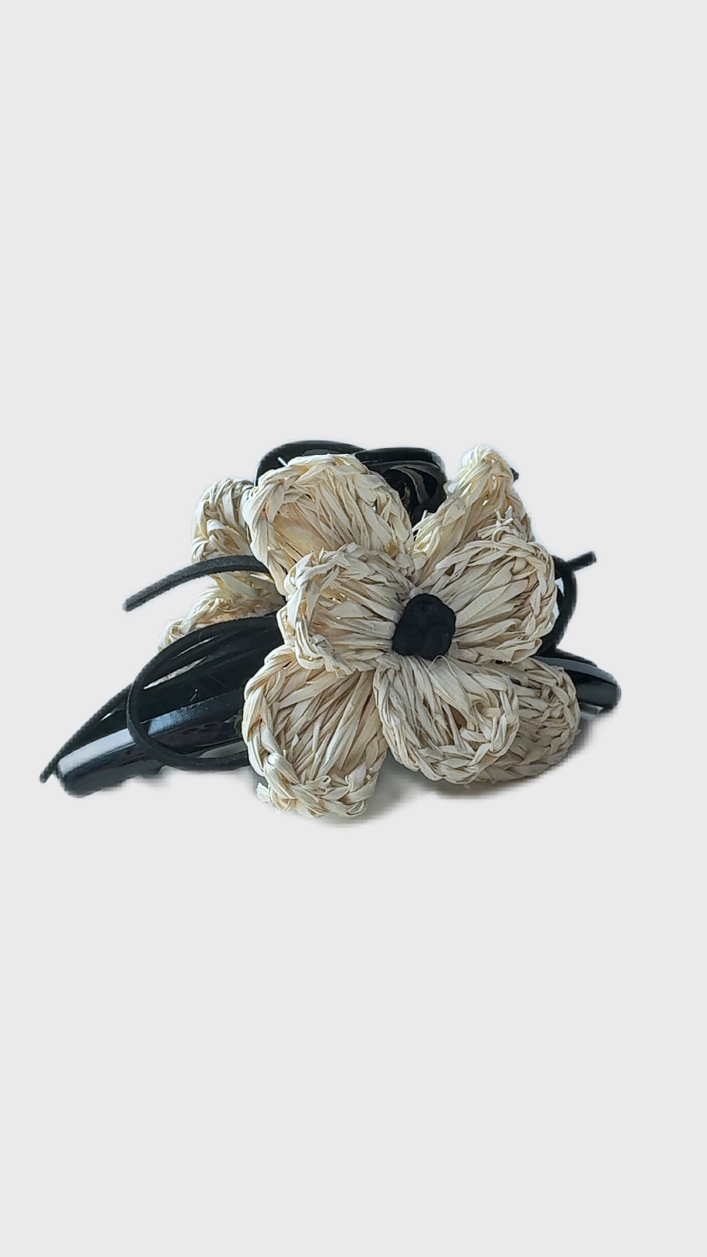 Holiday-style braided flower hair clip – Classic Beige