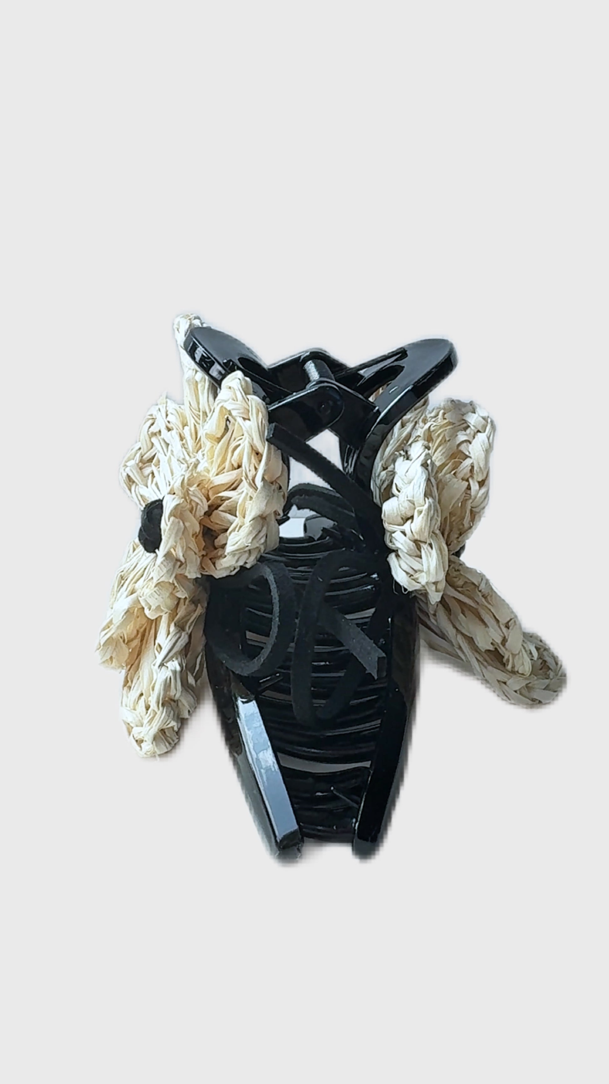 Holiday-style braided flower hair clip – Classic Beige