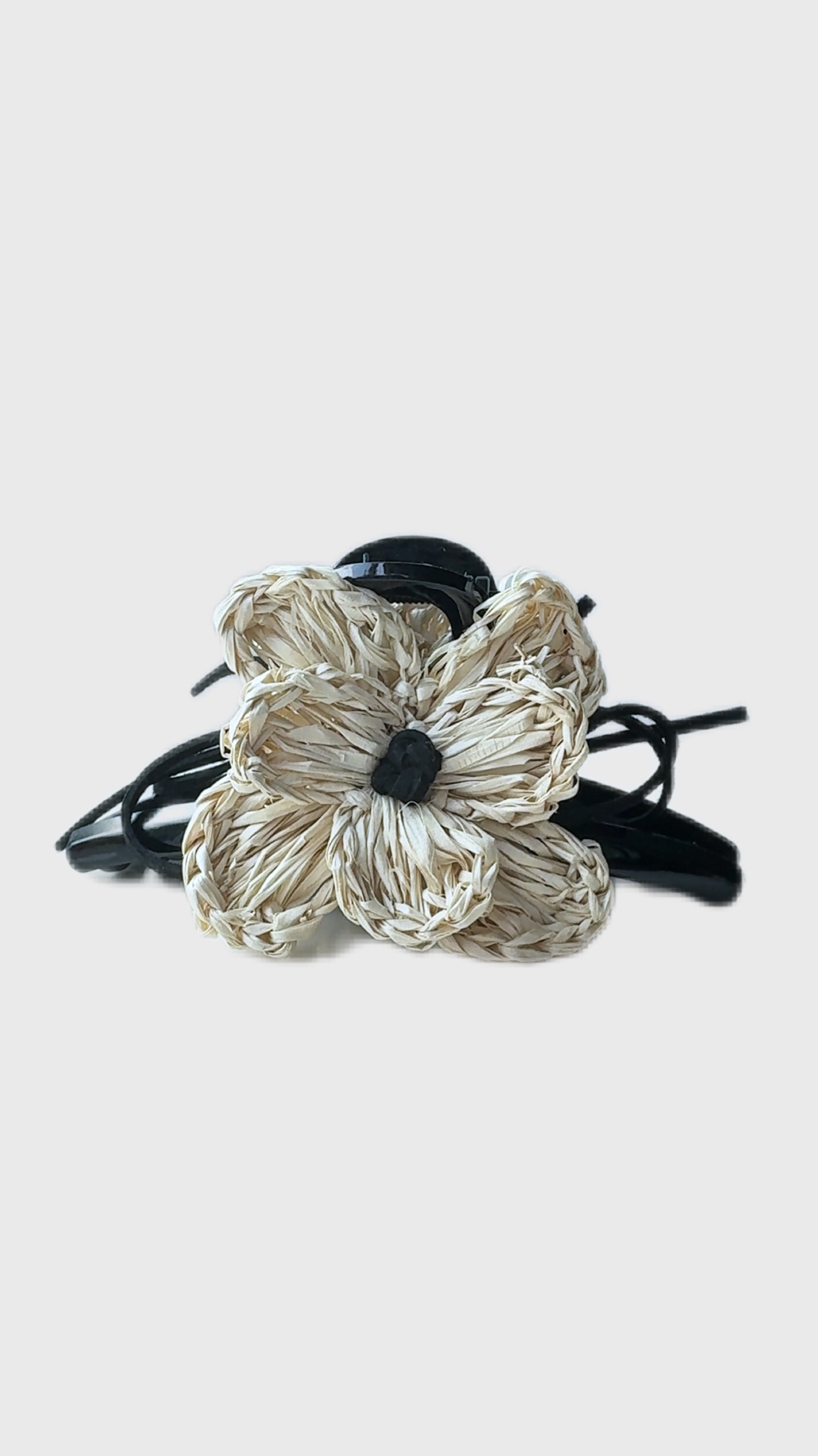 Holiday-style braided flower hair clip – Classic Beige