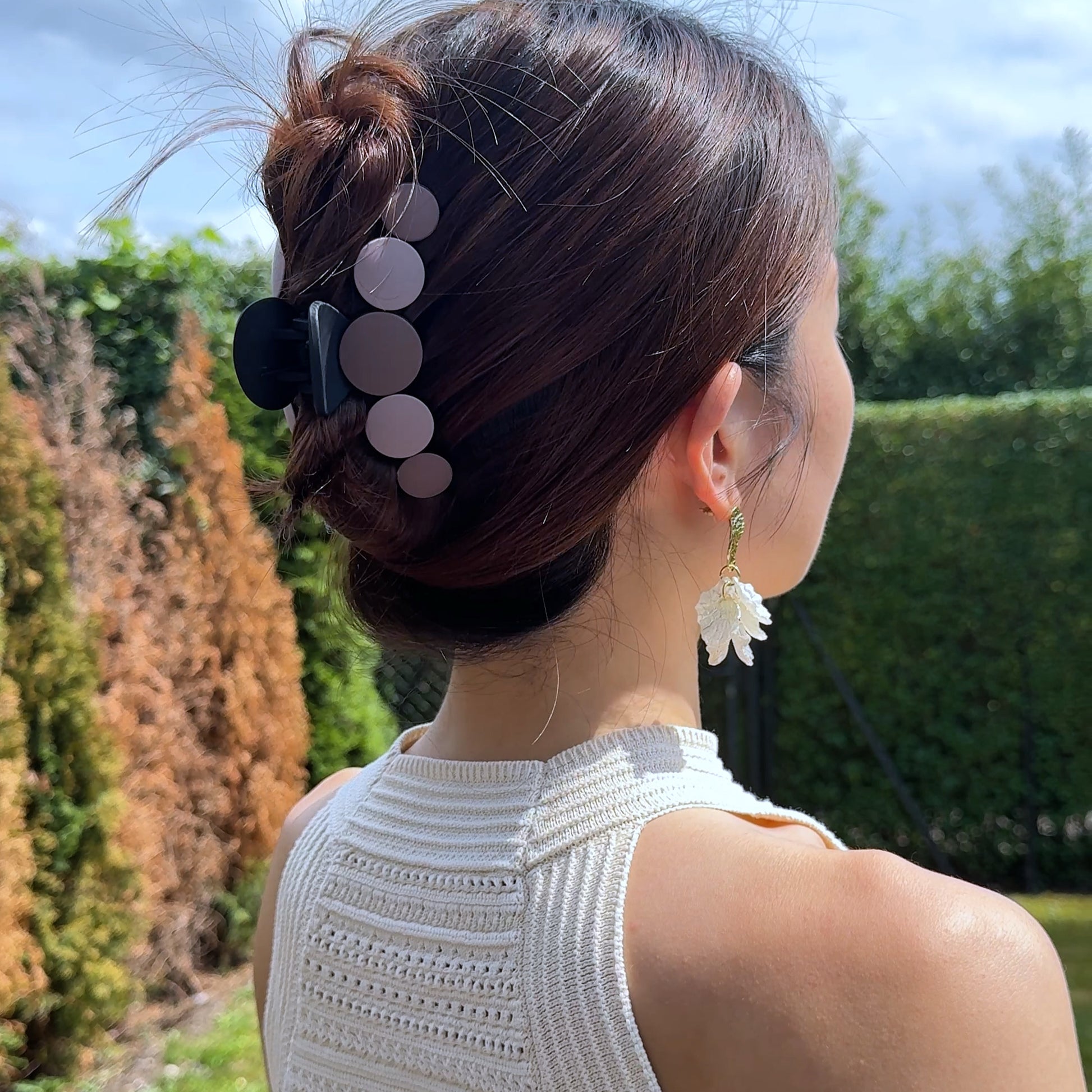 Elegant hair clip in coffee brown with color accents