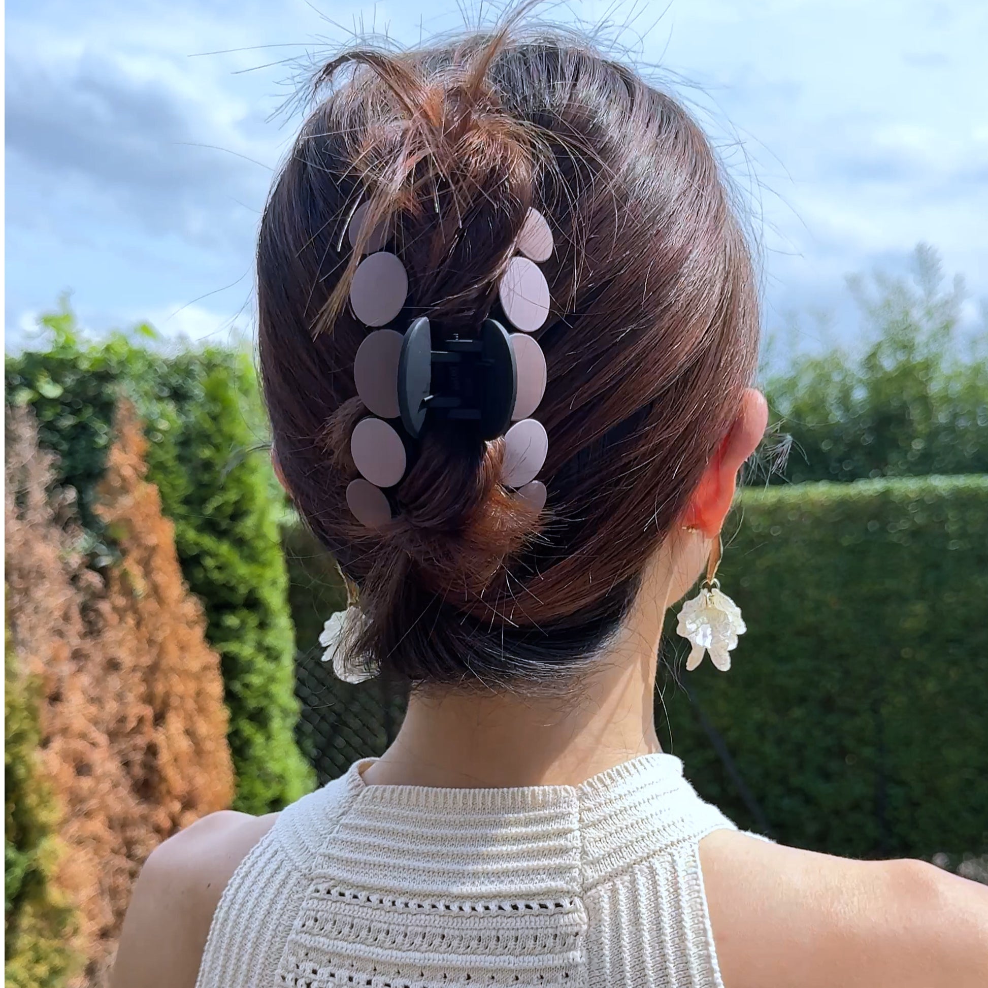 Elegant hair clip in coffee brown with color accents